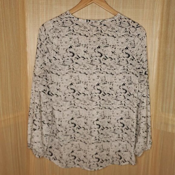Eight Sixty Snake Print High Low Flowy Blouse Med - Picture 2 of 7